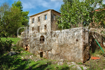 farm house ruins