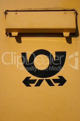 gelber Briefkasten