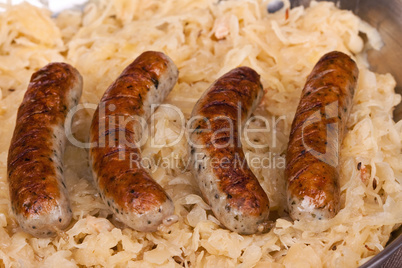 Nürnberger Bratwürstchen mit Sauerkraut