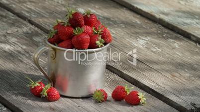 Aluminium mug full of ripe strawberry