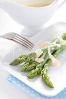 grüner Spargel mit Hollandaise / fresh green asparagus with holl