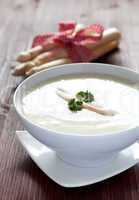 frische Spargelcremesuppe / fresh asparagus cream soup