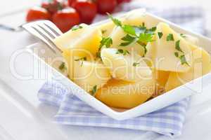 frische Petersilienkartoffeln / fresh boiled potatoes
