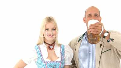 Frau im Dirndl und Mann mit Bier