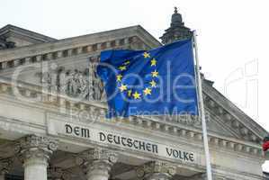 Fahnen am Reichstag in Berlin