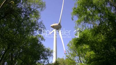 Windkraftanlage in der Natur