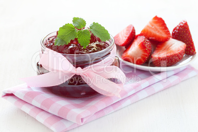 frische Erdbeermarmelade / fresh strawberry jam