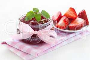 frische Erdbeermarmelade / fresh strawberry jam