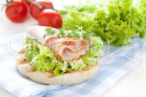 belegtes Brötchen / sandwich with ham