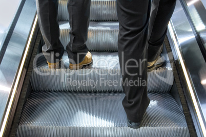 Zwei Männer auf einer Rolltreppe Two men on a escalator