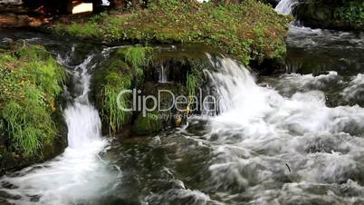 Wasserfall (Tara-Berg)am Fluss, VIDEO HD,mit Ton