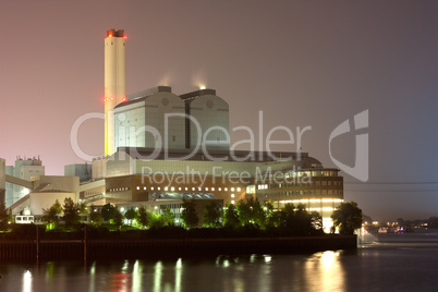 Heizkraftwerk Tiefstack in Hamburg bei Nacht, Power plant at night