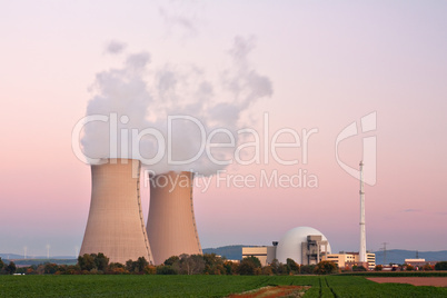 Kernkraftwerk Grohnde in Niedersachsen bei Nacht, Nuclear Power Plant