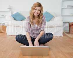 Young woman surfing on her laptop