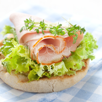 Brötchen mit Schinken / sandwich with ham