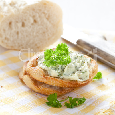 Baguette mit Kräuterbutter / baguette with herb butter