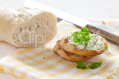 frisches Baguette mit Kräuterbutter / fresh baguette with herb b