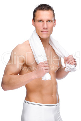 Mann mit Handtuch