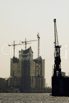 Elbphilharmonie und Kran in Hamburg