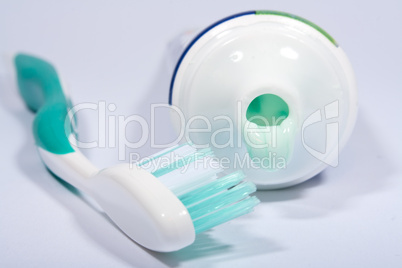 Zahnbürste und Zahnpasta