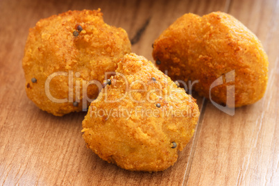 Gebratene Kichererbsenbällchen - Fried Chick-Pea Balls