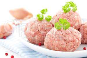 rohe Hackbällchen / raw meat balls