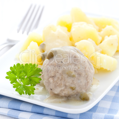 Kapernklops und Kartoffeln / meatballs and potatoes