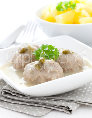 Kapernklopse / meatballs in white sauce