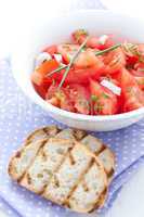Tomatensalat und Baguette / tomato salad and baguette