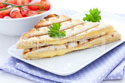 Käsesandwich / grilled sandwich with cheese