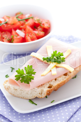 frisches Schinkenbrötchen/ fresh ham sandwich