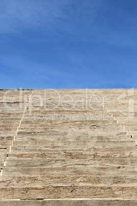 Treppenstufen mit Himmel