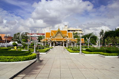 Wat Ratchanatdaram Garden