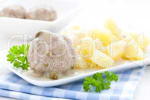 Kapernklops und Kartoffeln/ meatballs and potatoes