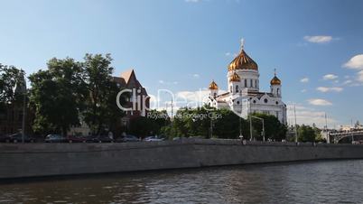 Travel along Cathedral of Christ the Saviour in Moscow
