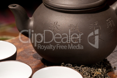 chinese green tea pot and cups
