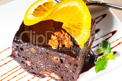 chocolate and walnuts cake