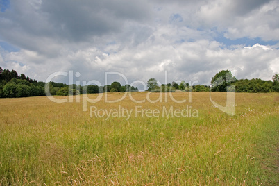 Landschaft bei wolkigem Himmel