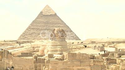 Pyramiden von Gizeh mit Sphinx
