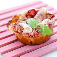 Clafoutis mit Erdbeere / clafoutis with strawberry