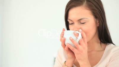 Frau mit einer Tase Kaffee
