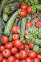 Tomaten und Salatgurken