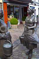 Women at the water pump