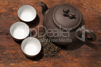 chinese green tea pot and cups