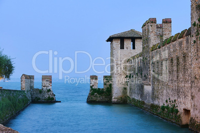 Sirmione Burg - Sirmione castle 01