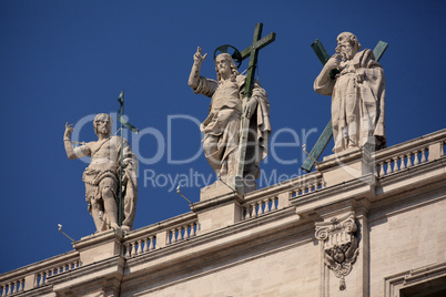 Apostelstatuen am Petersdom