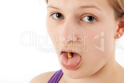 Kapsel auf der Zunge