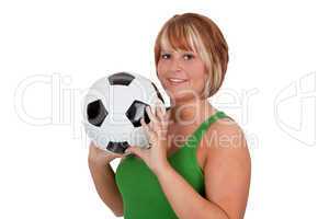 Junge Frau hält Fußball