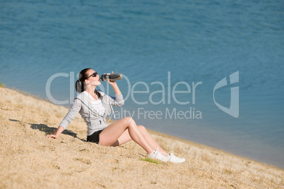 Summer sport fit woman drink water bottle