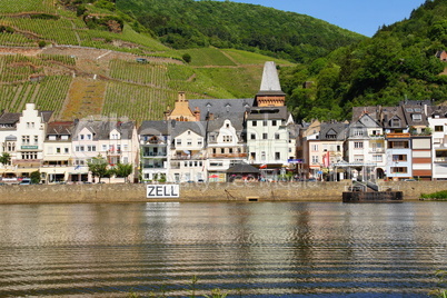 Stadt Zell an der Mosel mit Rathausturm